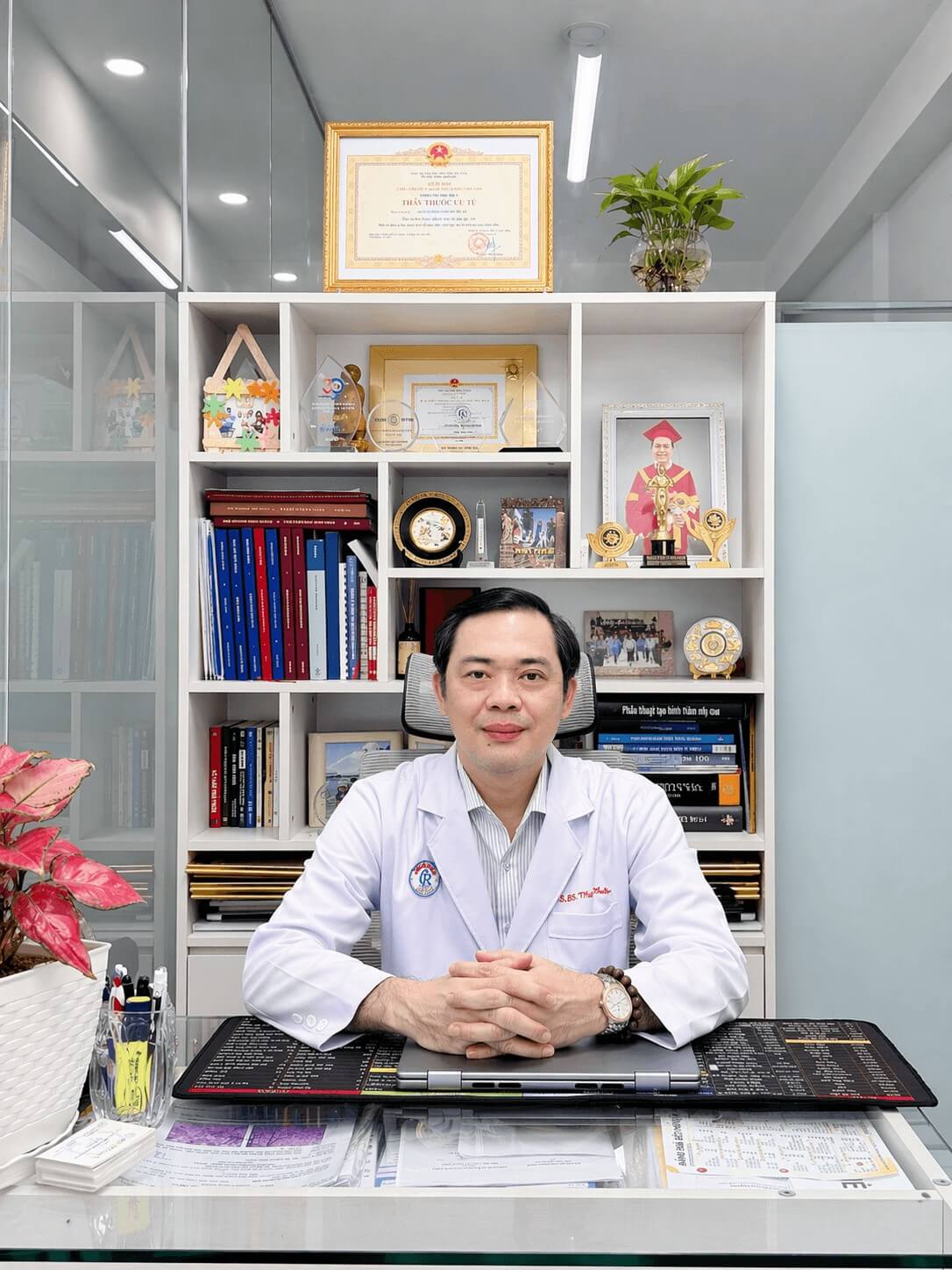 THẦY THUỐC ƯU TÚ. TIẾN SĨ. BÁC SĨ NGÔ PHƯƠNG MINH THUẬN